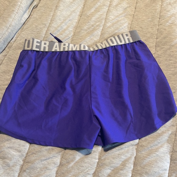 Under armour shorts Size medium - Picture 2 of 3